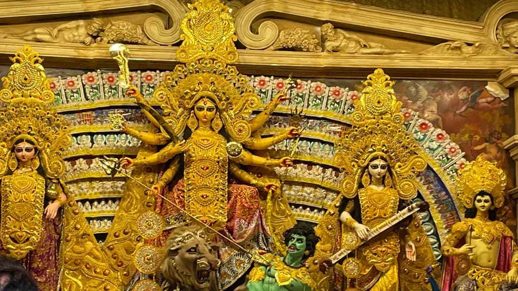 Durga’s travelogue : The carnival de Bengal