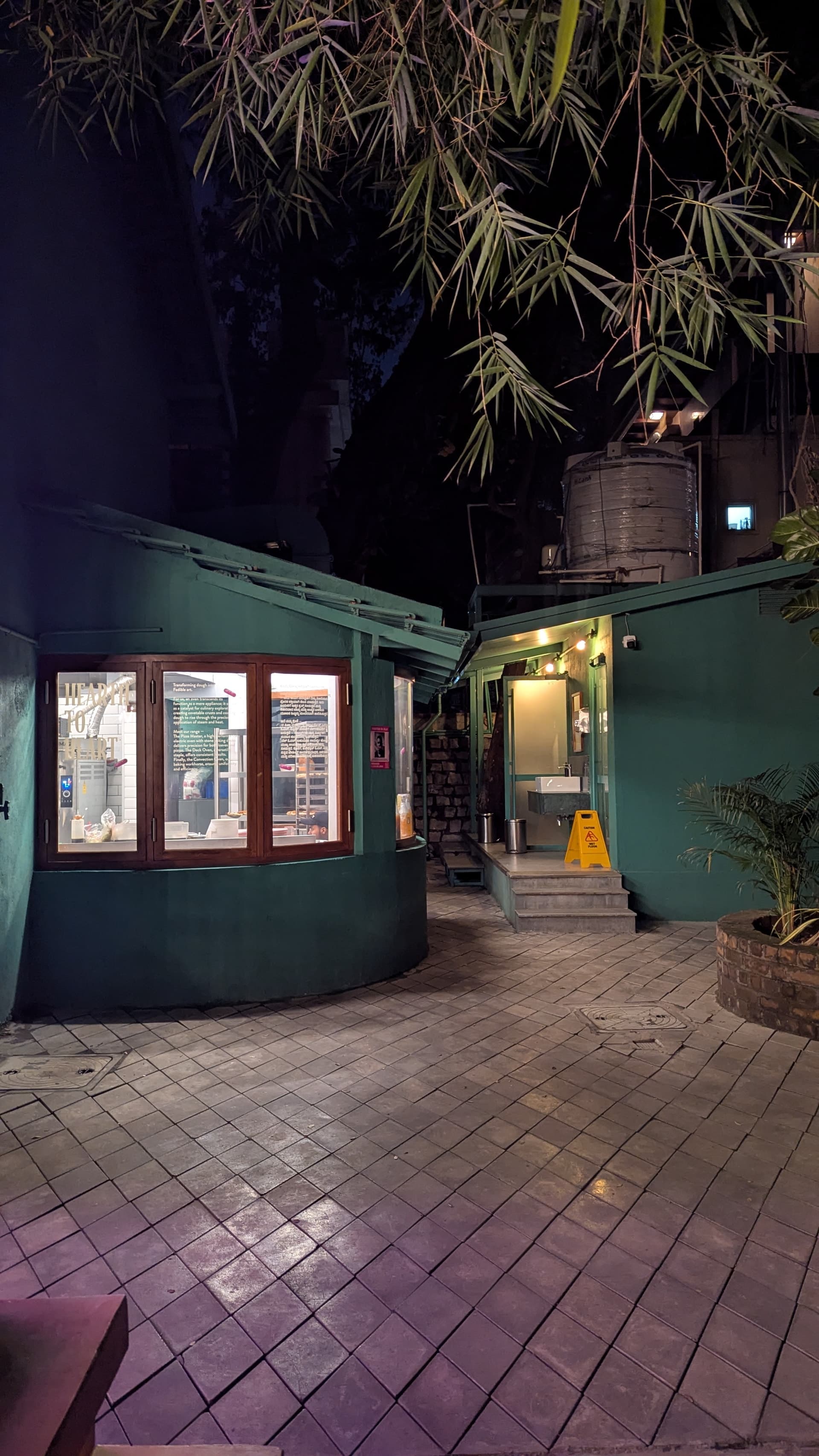 Google Pixel 7 — 7mm • ƒ/1.9 • 1/33 • ISO 383