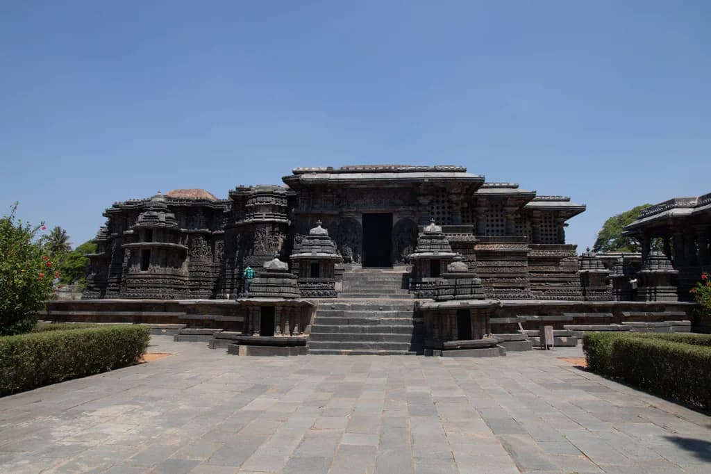 Halebidu and Belur: Experiencing the Twin Jewels of Hoysala Architecture | Roadtrip from Bangalore