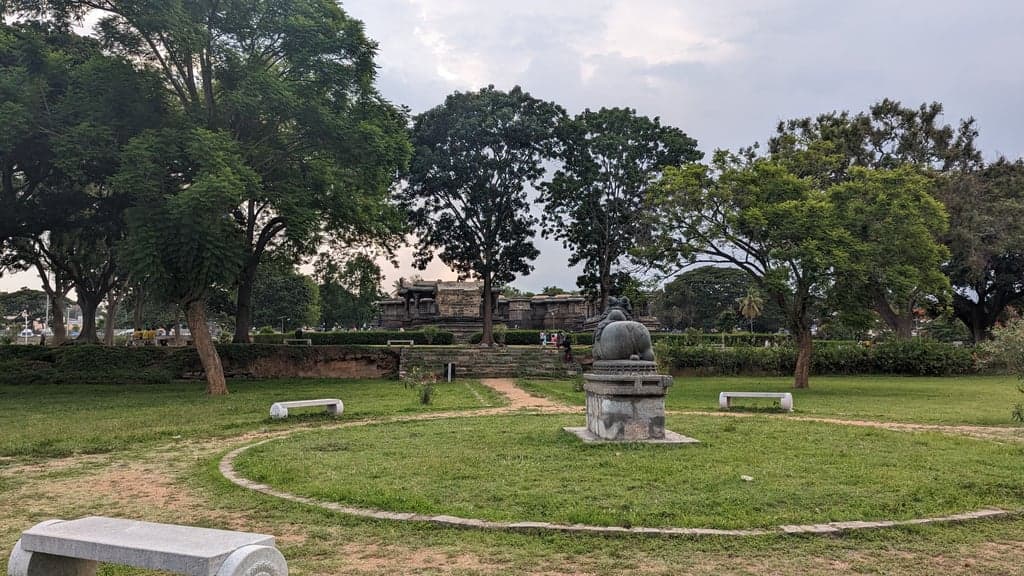 Hoysaleswara Temple: Sculptural Frieze, Upper Register