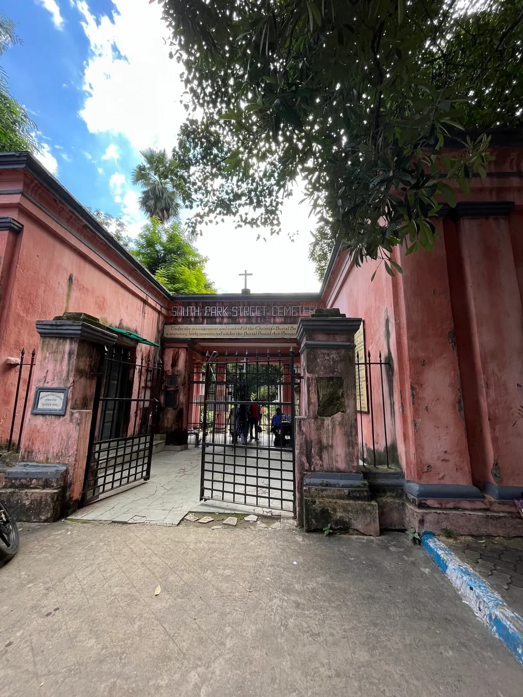 The Cemetery at the End of Park Street | Kolkata